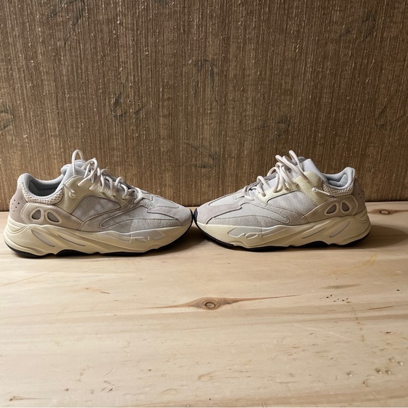 Yeezy boost 700 analog - Picture 1 of 5